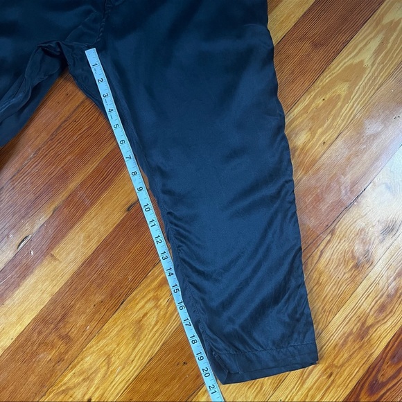 Kloni & the Krew Black Silk Cropped Pants - Picture 11 of 12